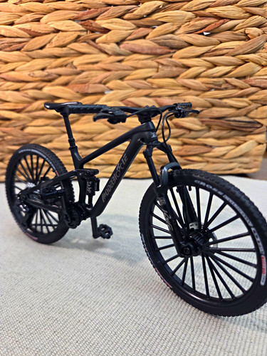 Miniature mountain bike full - miniature,