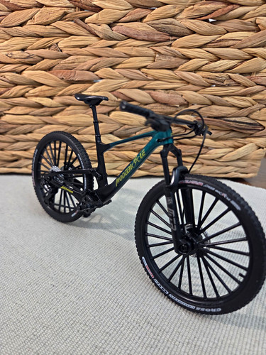 Black green mini mountain - mini,